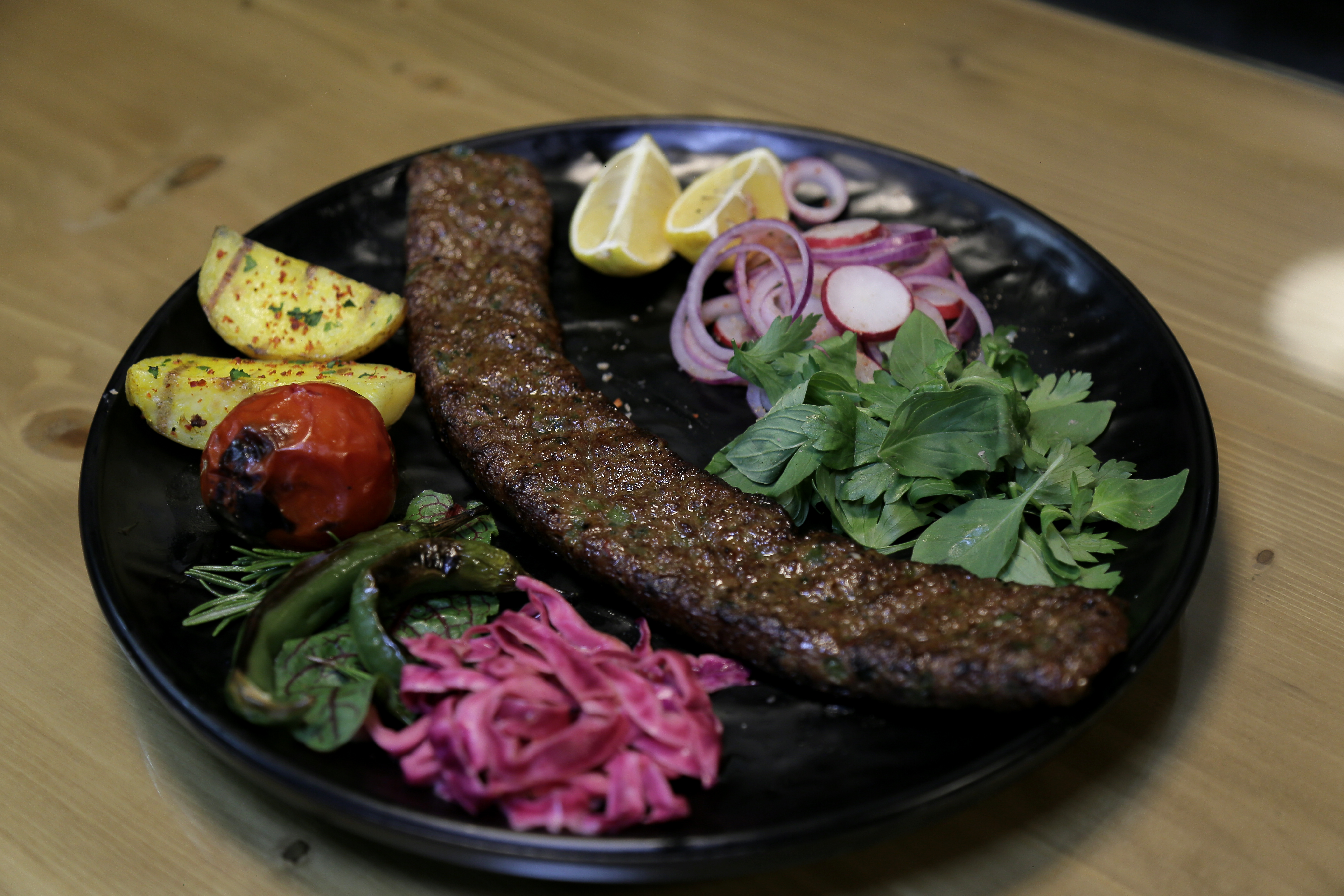 آدانا کباب ترکیه ای(تند)(200گرم)