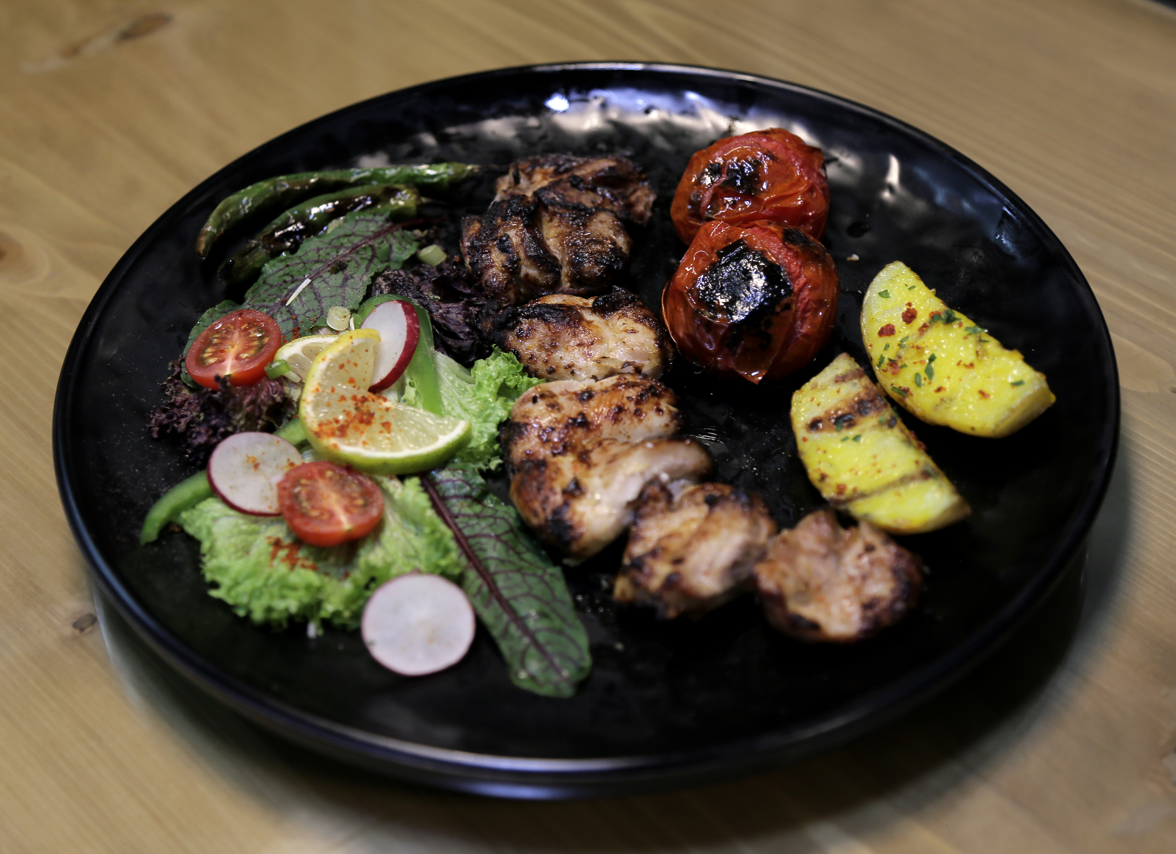 جوجه کباب ران زعفرانی